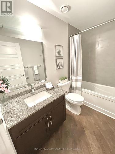 109 - 35 Kingsbury Square, Guelph (Pine Ridge), ON - Indoor Photo Showing Bathroom