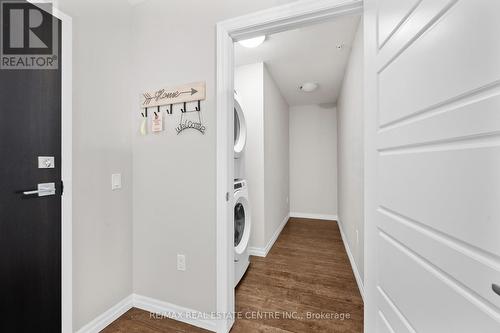 109 - 35 Kingsbury Square, Guelph (Pine Ridge), ON - Indoor Photo Showing Living Room