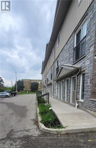 11 - 122 Courtland Avenue E, Kitchener, ON - Outdoor