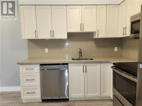 11 - 122 Courtland Avenue E, Kitchener, ON - Indoor Photo Showing Kitchen With Stainless Steel Kitchen With Upgraded Kitchen