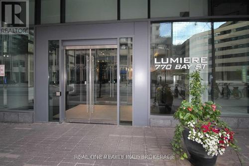 2202 - 770 Bay Street, Toronto, ON - Outdoor