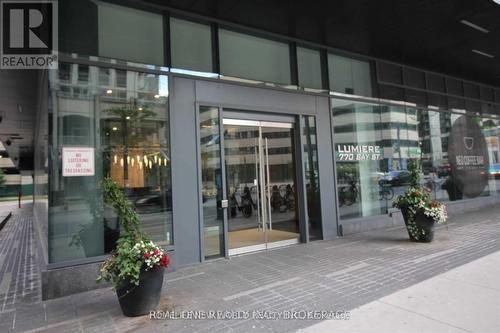 2202 - 770 Bay Street, Toronto, ON - Outdoor