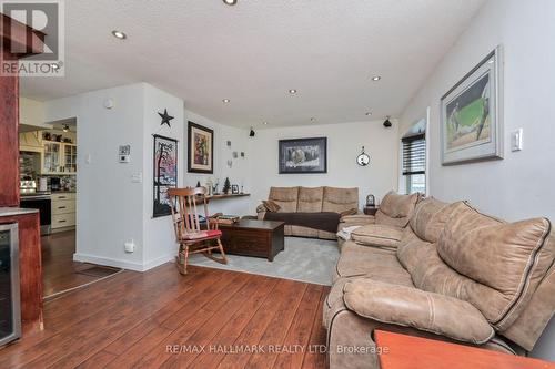 1071 Wood Street, Innisfil (Gilford), ON - Indoor Photo Showing Living Room