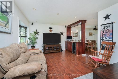 1071 Wood Street, Innisfil (Gilford), ON - Indoor Photo Showing Living Room