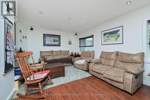 1071 Wood Street, Innisfil (Gilford), ON - Indoor Photo Showing Living Room