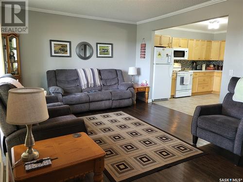 515 Railway Avenue S, Bruno, SK - Indoor Photo Showing Living Room