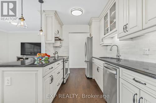 303 - 350 Concession Street, Hamilton, ON - Indoor Photo Showing Kitchen With Upgraded Kitchen