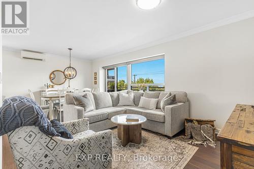 303 - 350 Concession Street, Hamilton (Centremount), ON - Indoor Photo Showing Living Room