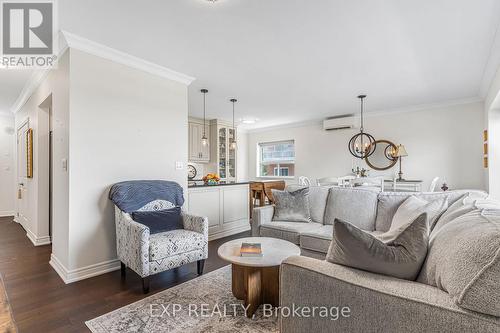 303 - 350 Concession Street, Hamilton (Centremount), ON - Indoor Photo Showing Living Room