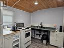 38 4Th Avenue Se, Swift Current, SK  - Indoor Photo Showing Kitchen 