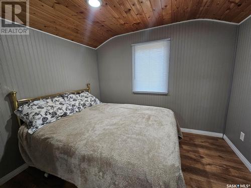 38 4Th Avenue Se, Swift Current, SK - Indoor Photo Showing Bedroom