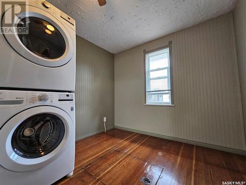 38 4Th Avenue Se, Swift Current, SK - Indoor Photo Showing Laundry Room