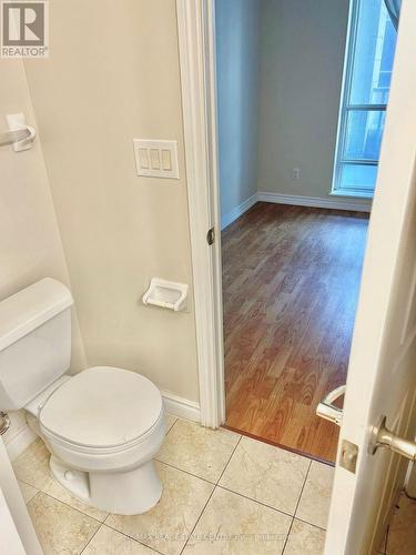 204 - 761 Bay Street, Toronto, ON - Indoor Photo Showing Bathroom