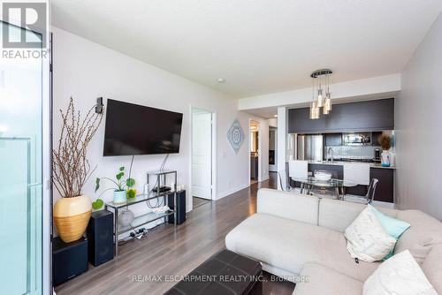 710 - 1055 Southdown Road, Mississauga (Clarkson), ON - Indoor Photo Showing Living Room