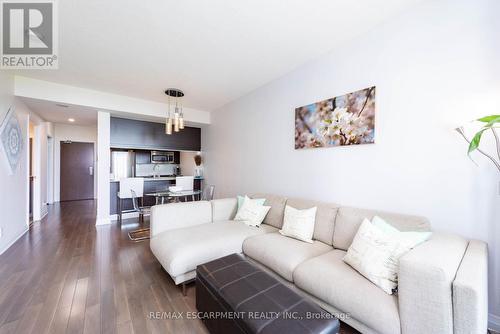 710 - 1055 Southdown Road, Mississauga (Clarkson), ON - Indoor Photo Showing Living Room