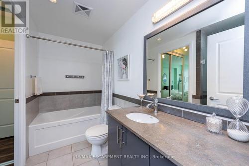 710 - 1055 Southdown Road, Mississauga (Clarkson), ON - Indoor Photo Showing Bathroom