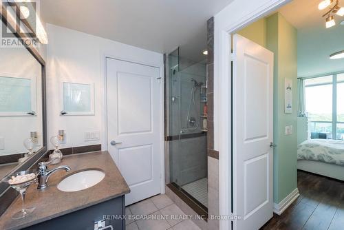 710 - 1055 Southdown Road, Mississauga (Clarkson), ON - Indoor Photo Showing Bathroom