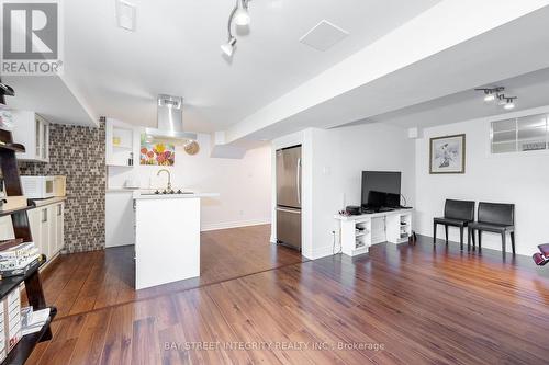 22 Hawley Crescent, Whitby (Blue Grass Meadows), ON - Indoor Photo Showing Kitchen