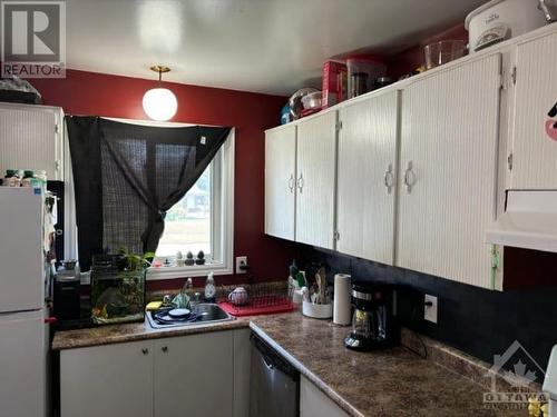 1428 Foxwell Street, Ottawa, ON - Indoor Photo Showing Kitchen