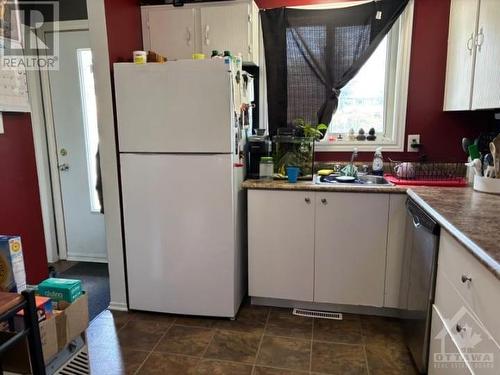 1428 Foxwell Street, Ottawa, ON - Indoor Photo Showing Kitchen