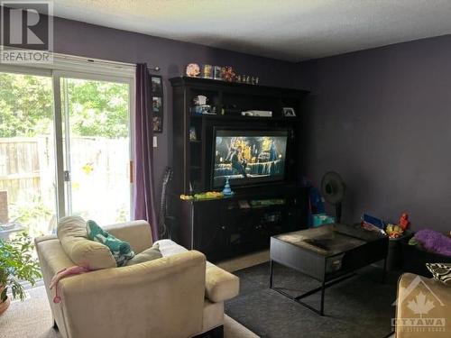 1428 Foxwell Street, Ottawa, ON - Indoor Photo Showing Living Room