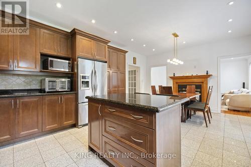 212 19Th Avenue, Richmond Hill, ON - Indoor Photo Showing Kitchen