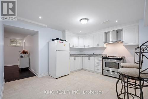 212 19Th Avenue, Richmond Hill, ON - Indoor Photo Showing Kitchen