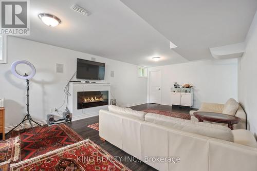 212 19Th Avenue, Richmond Hill, ON - Indoor With Fireplace