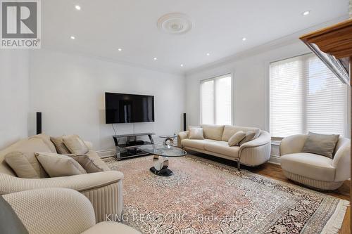 212 19Th Avenue, Richmond Hill, ON - Indoor Photo Showing Living Room