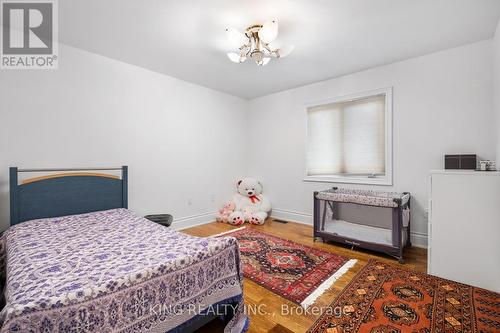 212 19Th Avenue, Richmond Hill, ON - Indoor Photo Showing Bedroom