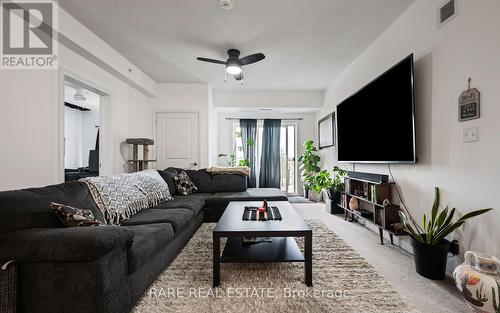 309 - 54 Koda Street, Barrie (Holly), ON - Indoor Photo Showing Living Room