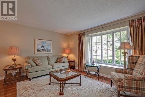 2492 Woburn Crescent, Oakville (Bronte West), ON - Indoor Photo Showing Living Room