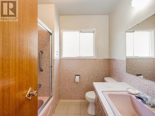 1554 Fourth  Avenue, Trail, BC - Indoor Photo Showing Bathroom