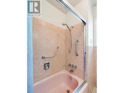 1554 Fourth  Avenue, Trail, BC - Indoor Photo Showing Bathroom