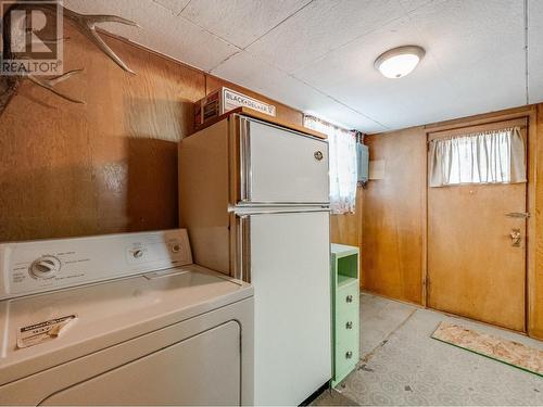 1554 Fourth  Avenue, Trail, BC - Indoor Photo Showing Laundry Room