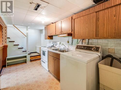 1554 Fourth  Avenue, Trail, BC - Indoor Photo Showing Laundry Room