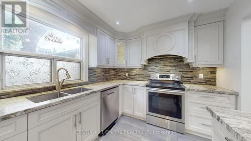 155 - 124 Dusay Place, Toronto (L'Amoreaux), ON - Indoor Photo Showing Kitchen With Upgraded Kitchen