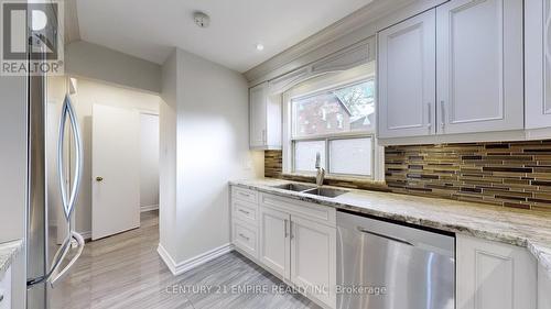 155 - 124 Dusay Place, Toronto (L'Amoreaux), ON - Indoor Photo Showing Kitchen With Double Sink