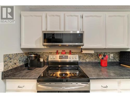 555 Rowcliffe Avenue Unit# 202, Kelowna, BC - Indoor Photo Showing Kitchen