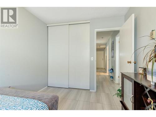 555 Rowcliffe Avenue Unit# 202, Kelowna, BC - Indoor Photo Showing Bedroom