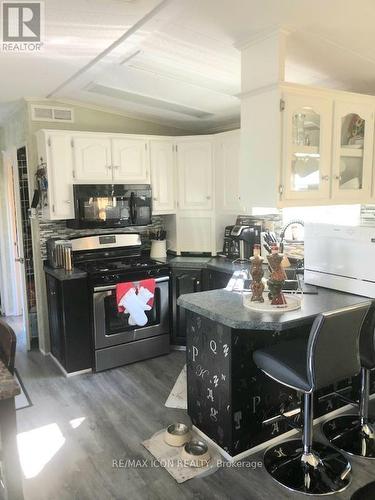 9 - 77307 Bluewater Highway, Bluewater (Bayfield), ON - Indoor Photo Showing Kitchen