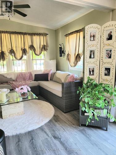 9 - 77307 Bluewater Highway, Bluewater (Bayfield), ON - Indoor Photo Showing Living Room