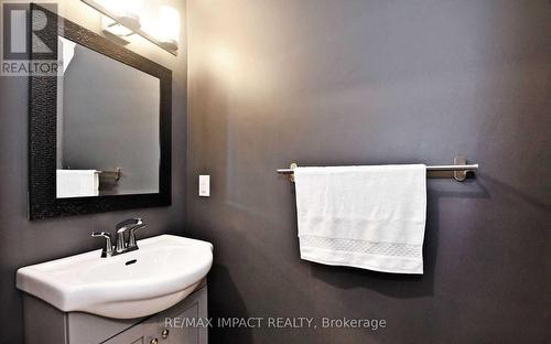 44 Brunswick Street, Oshawa (Donevan), ON - Indoor Photo Showing Bathroom