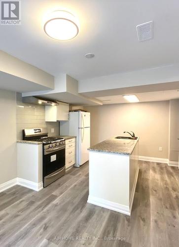 (Lower) - 3310 Oakglade Crescent, Mississauga (Erindale), ON - Indoor Photo Showing Kitchen