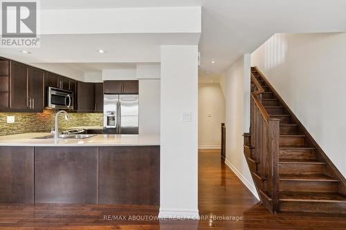 38 - 2614 Dashwood Drive, Oakville (West Oak Trails), ON - Indoor Photo Showing Kitchen