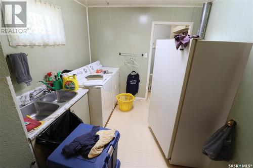 308 1St Street E, Creighton, SK - Indoor Photo Showing Laundry Room