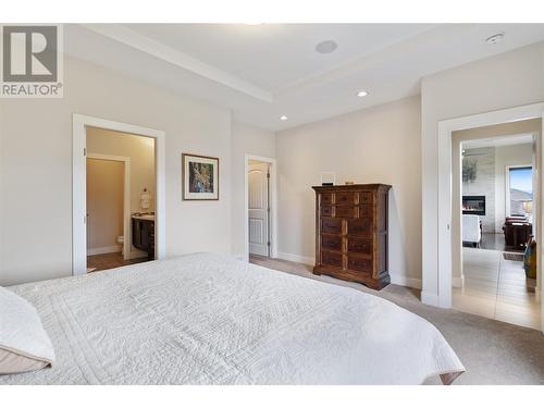 569 Harrogate Lane, Kelowna, BC - Indoor Photo Showing Bedroom