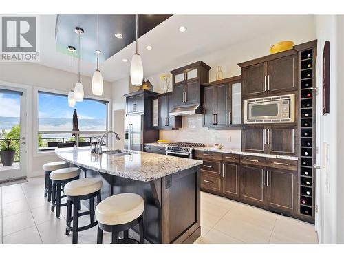 569 Harrogate Lane, Kelowna, BC - Indoor Photo Showing Kitchen With Upgraded Kitchen