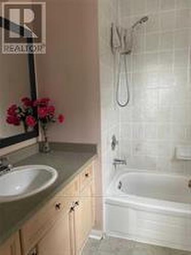 1581 Gowling Terrace, Milton (Clarke), ON - Indoor Photo Showing Bathroom