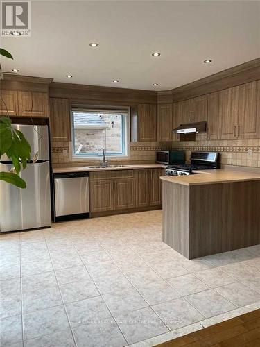 1581 Gowling Terrace, Milton (Clarke), ON - Indoor Photo Showing Kitchen